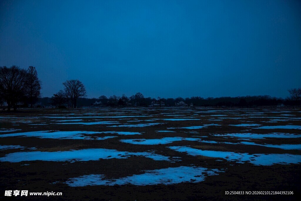 夜幕下的湿地景观
