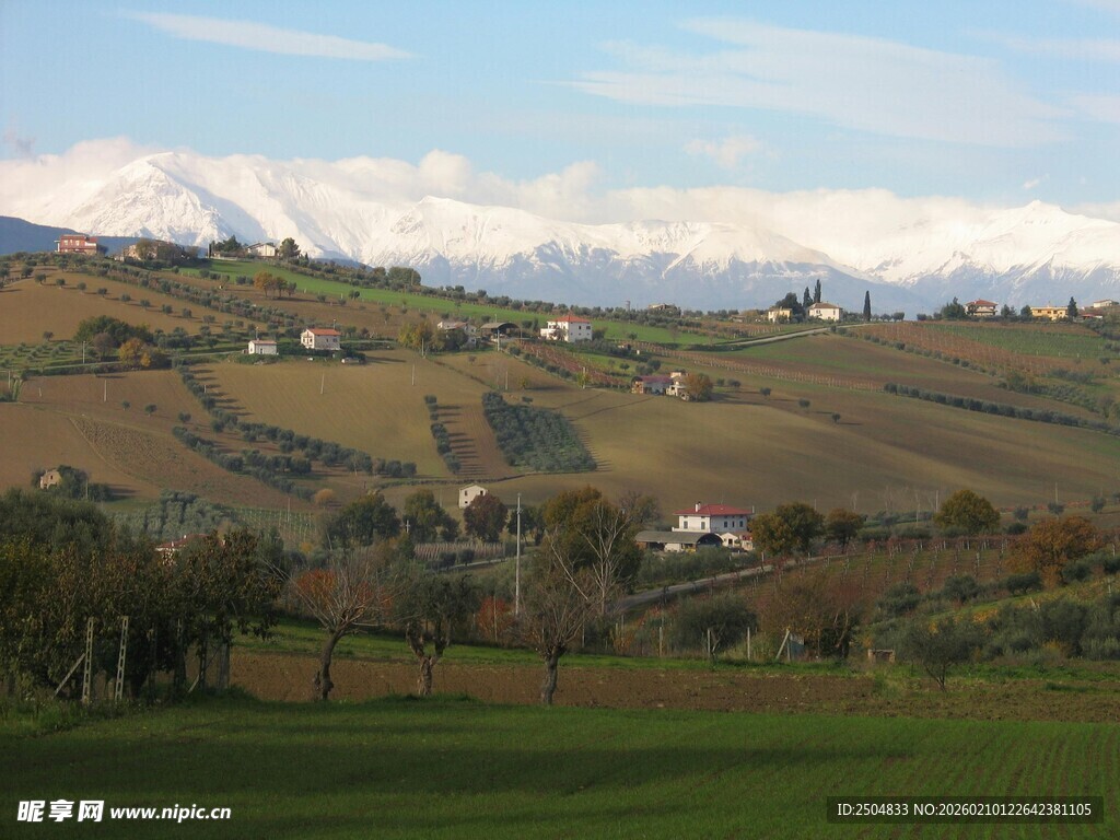 田园风光的宁静乡村景色