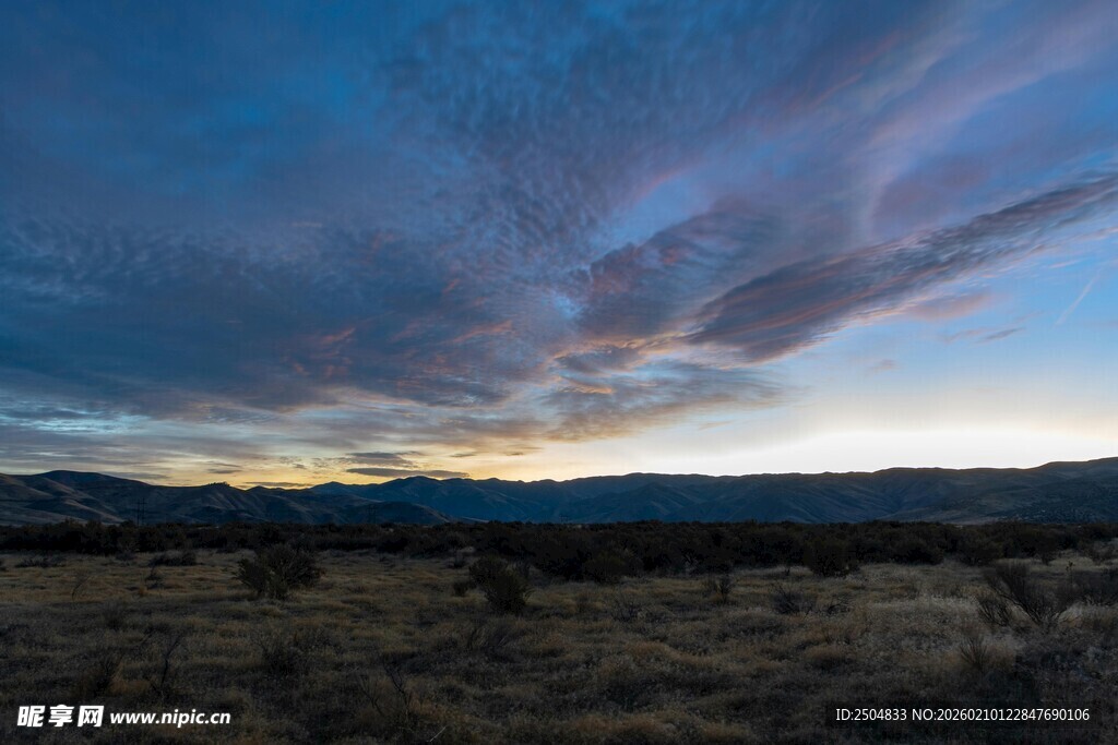 黄昏时分的壮丽天空景色