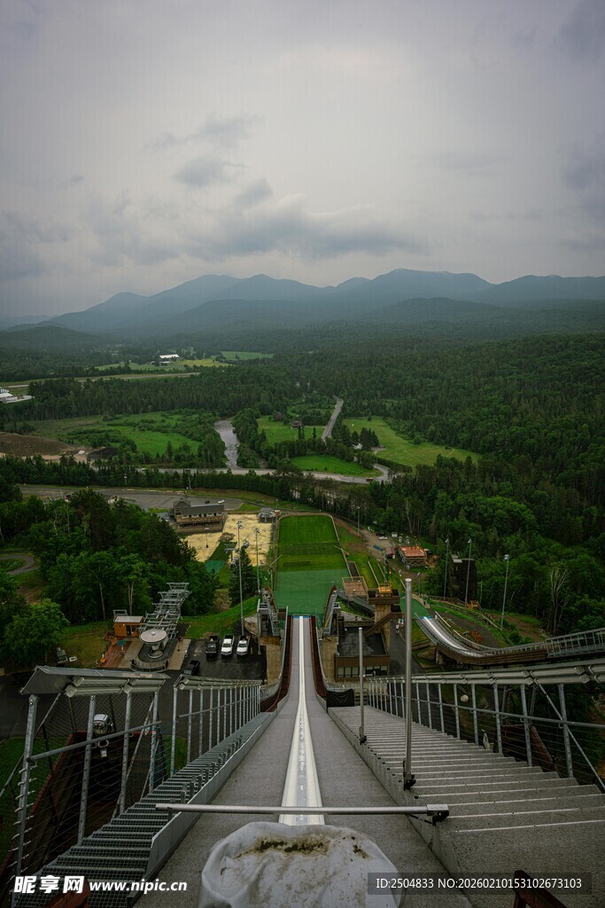 高空俯瞰壮丽自然景观