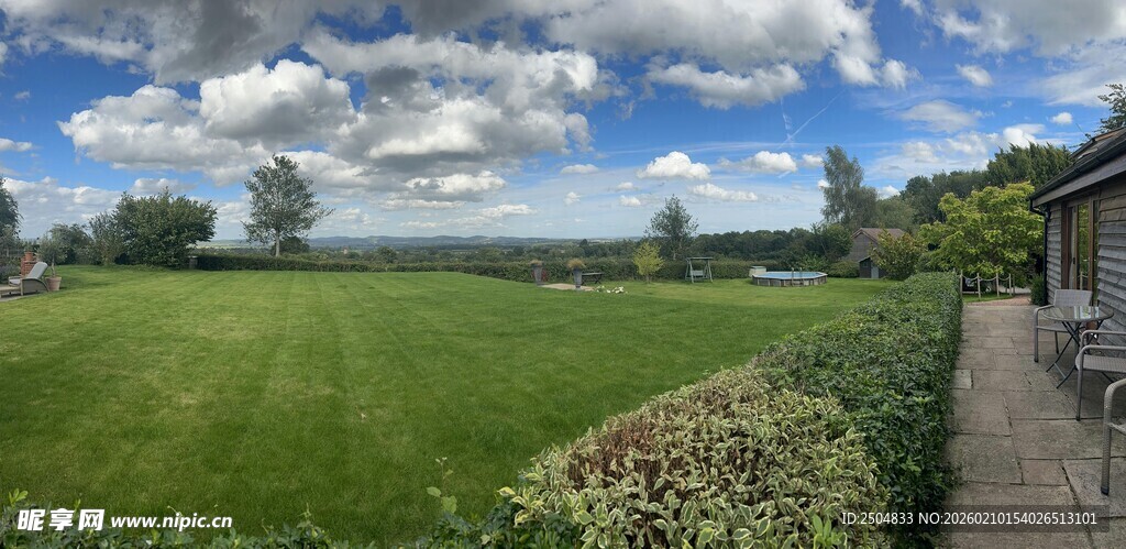 田园风光 绿意盎然的草地