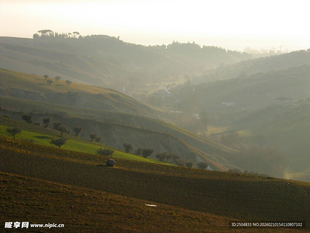 山间晨景 朦胧诗意田园