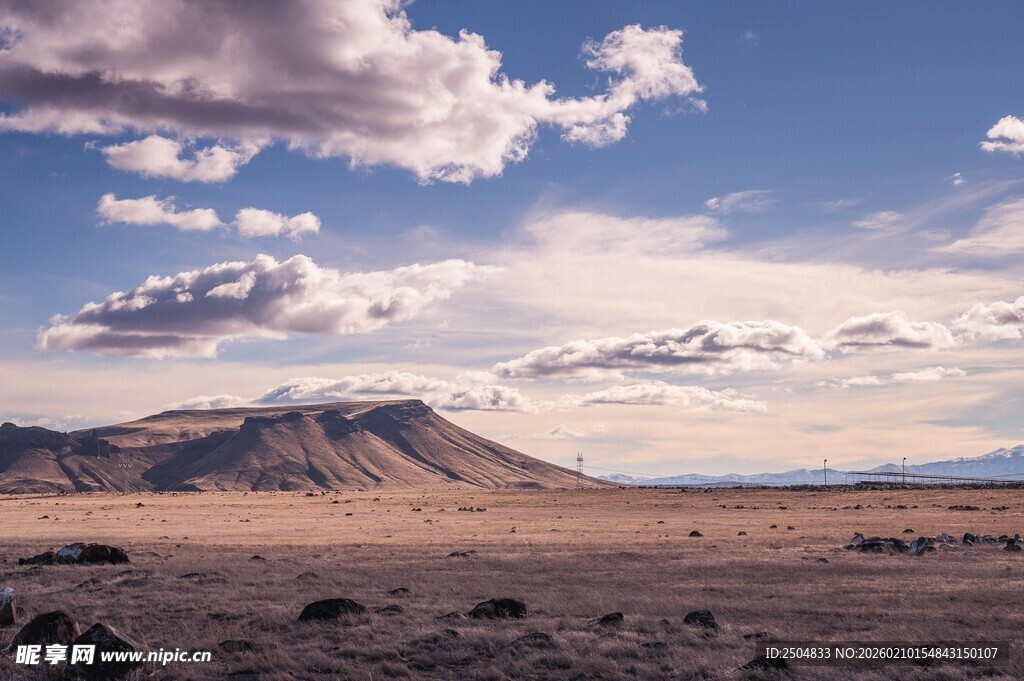 壮丽 漠景观 蓝天白云下