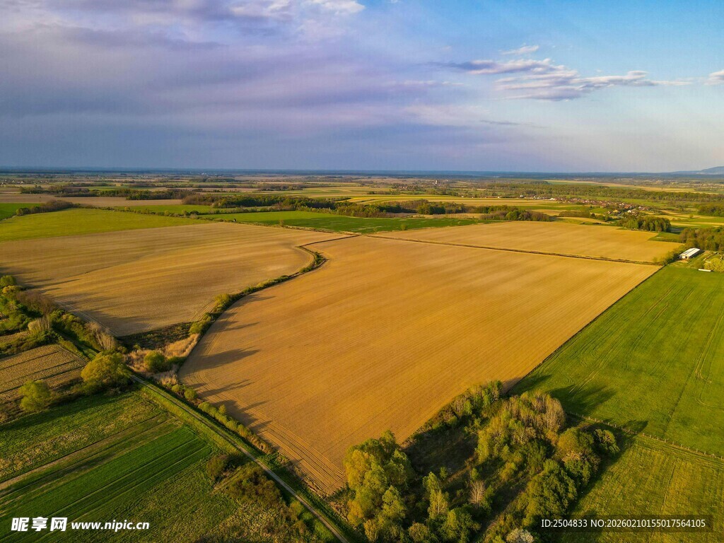 田野风光航拍图
