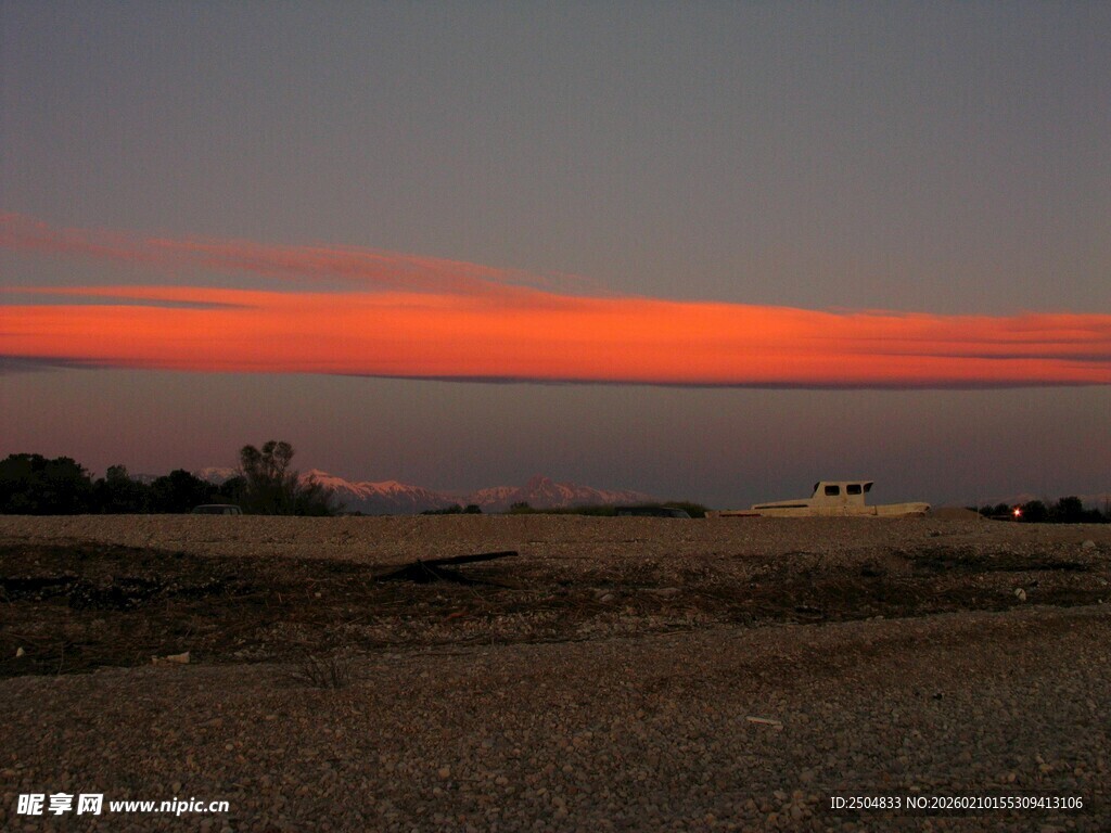 夕阳下的旷野美景