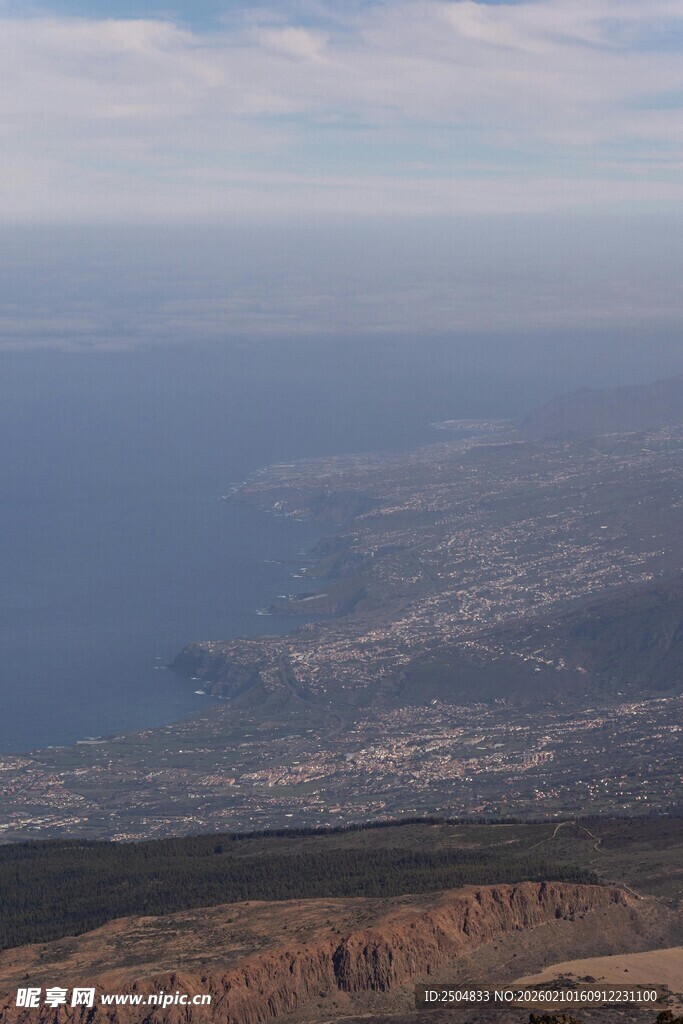 俯瞰广袤山海壮丽景观