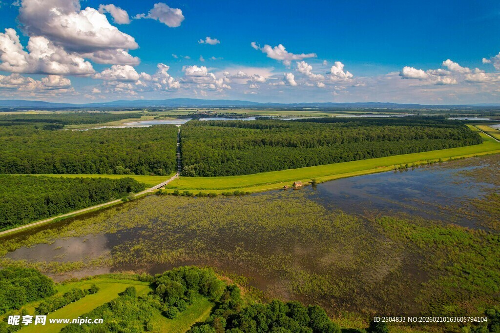 广袤田野上的美丽自然风光
