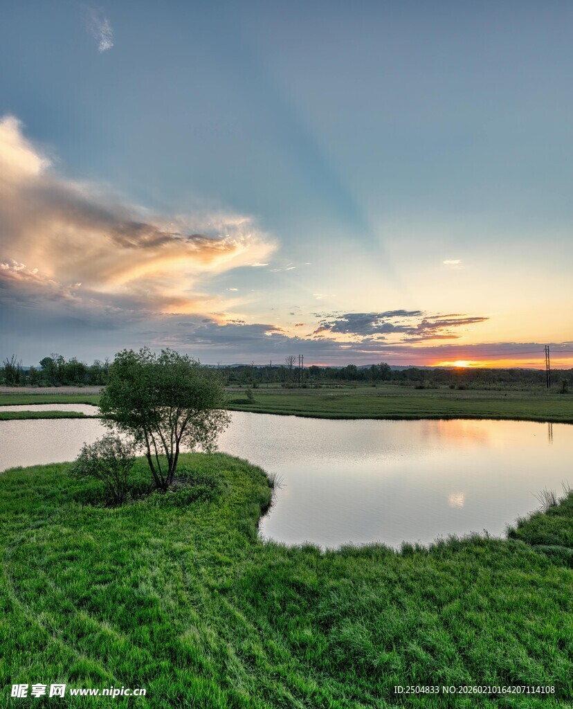 湖畔黄昏美景