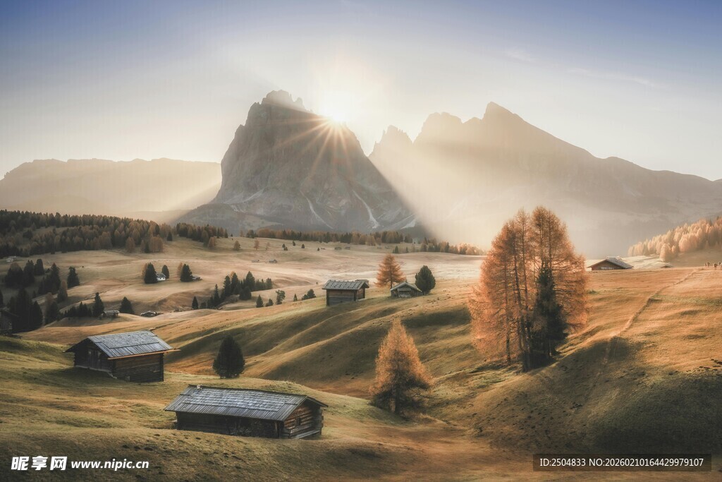 山间村落的静谧秋日风光