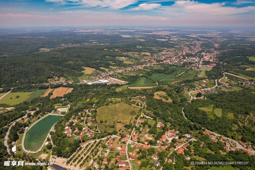 俯瞰美丽的山水田园风光