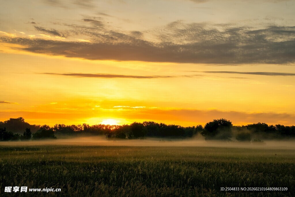 田野落日美景