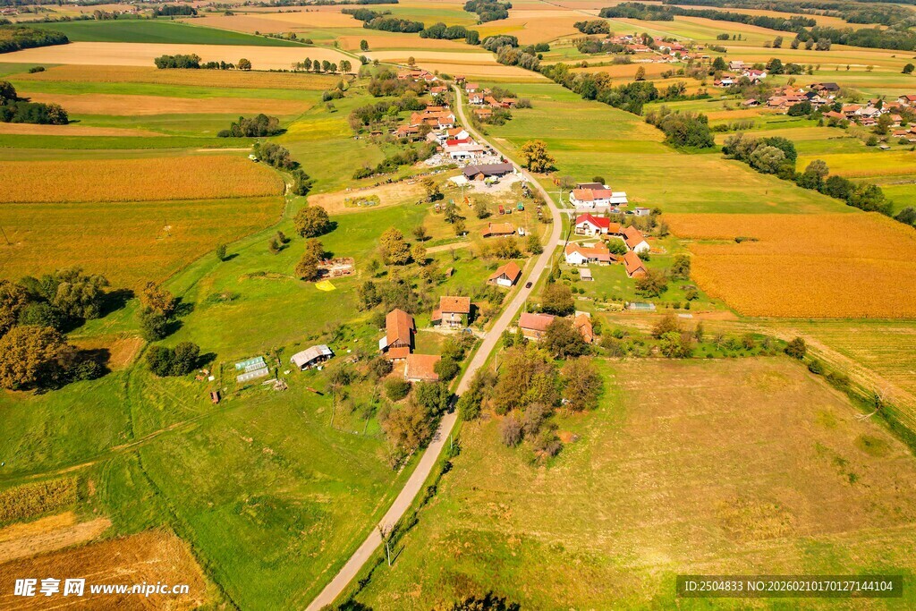 田园村庄俯瞰美景