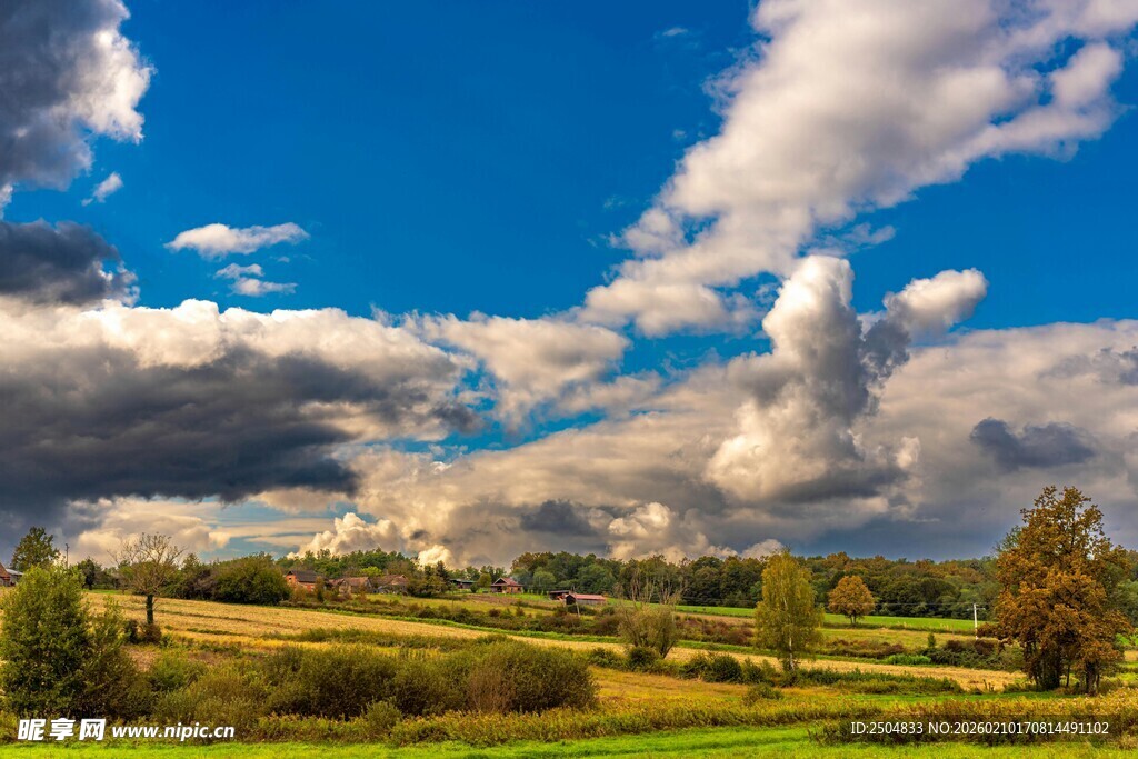 田园风光蓝天白云美景