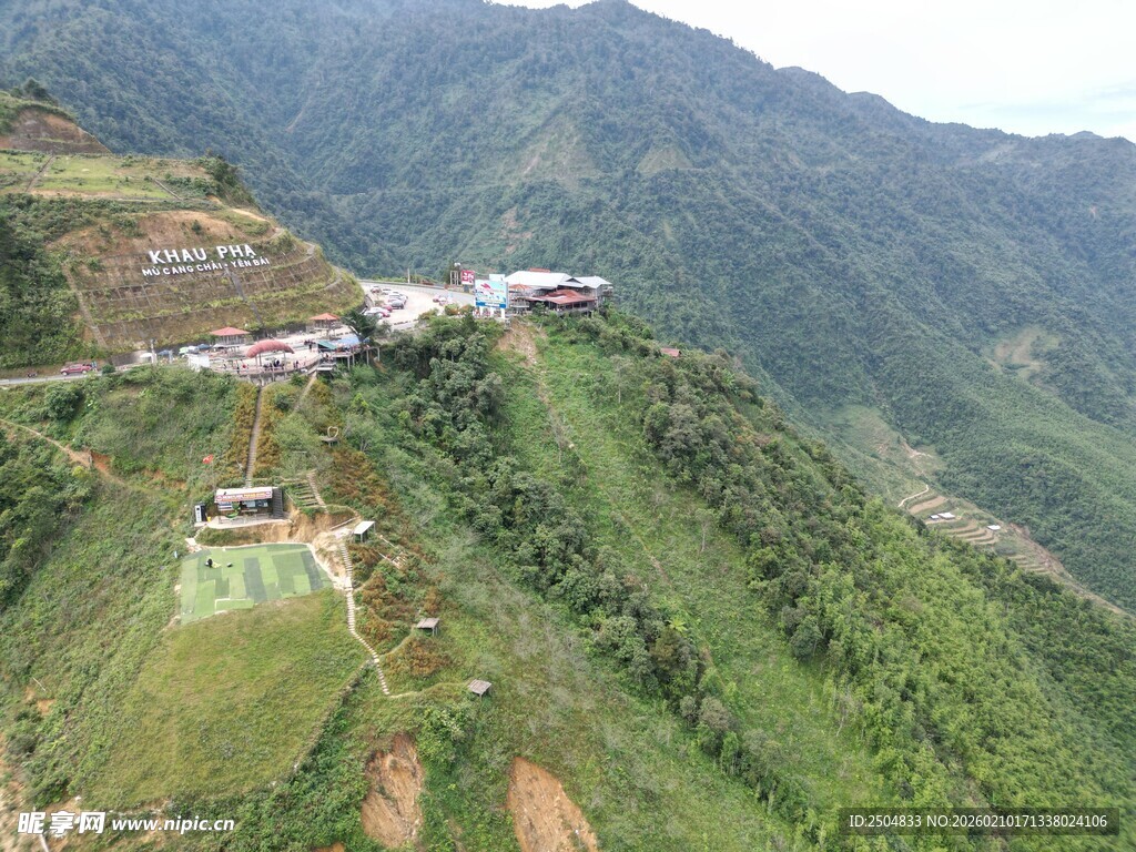 山间村落航拍美景