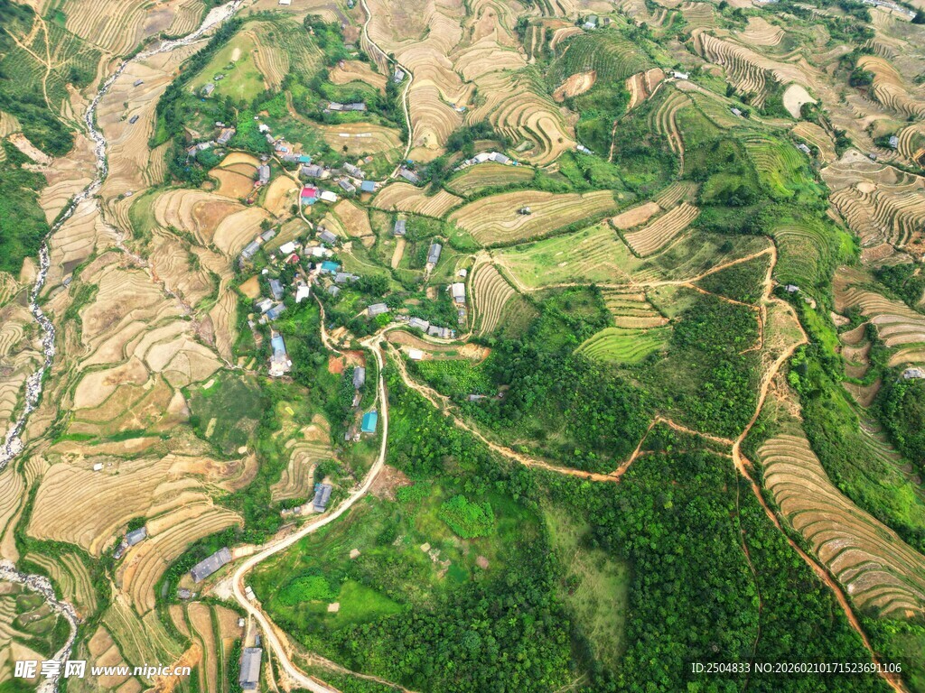 俯瞰乡村田园风光美景