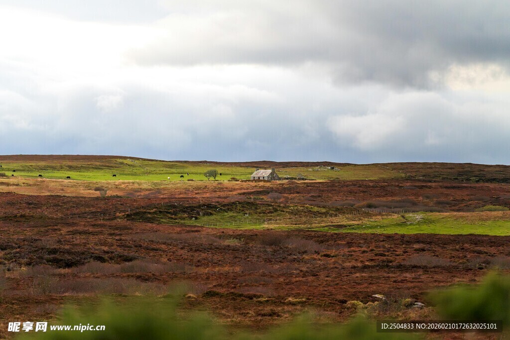 广袤原野上的 沉天空