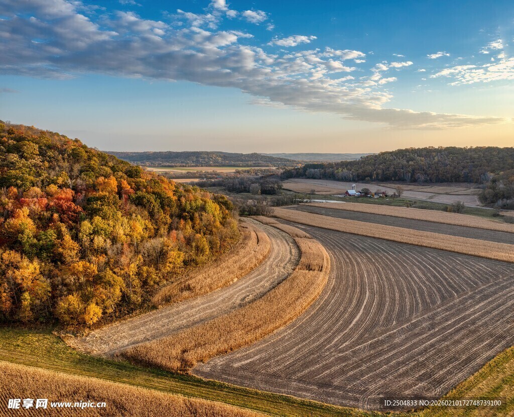 秋日田野风光俯瞰美景