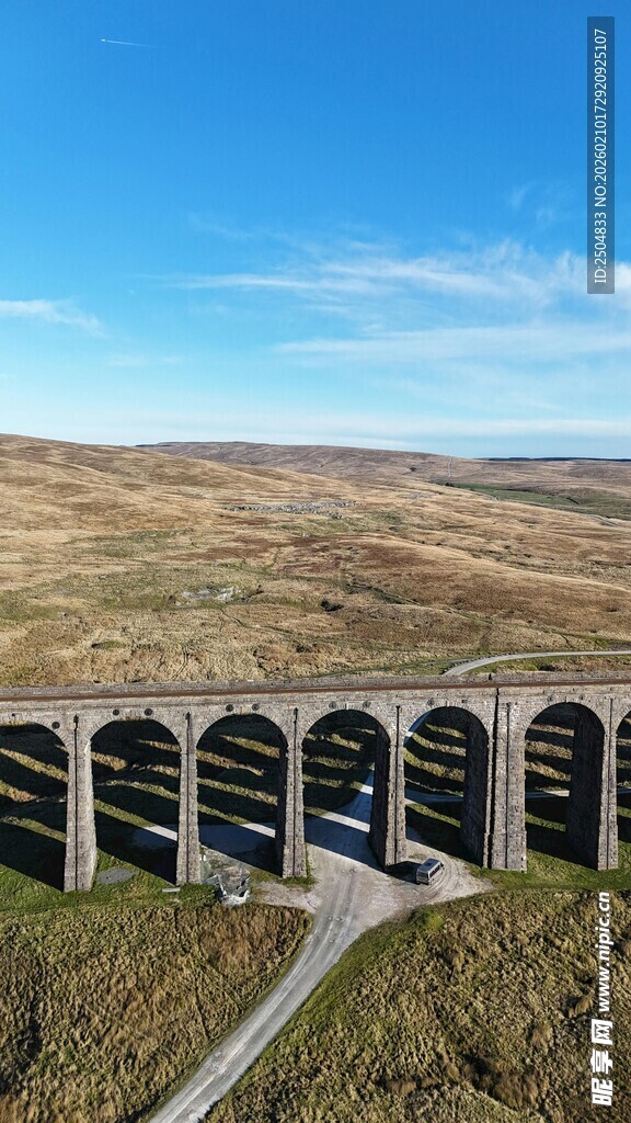 壮观的水坝俯瞰景象