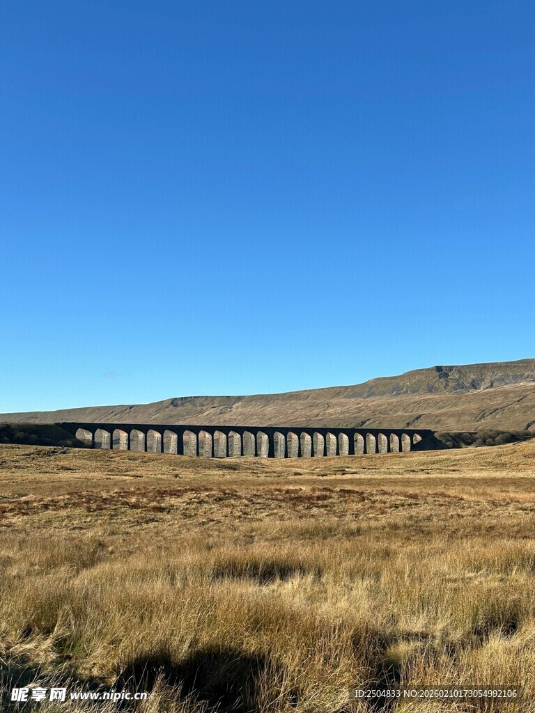 草原上的长列车