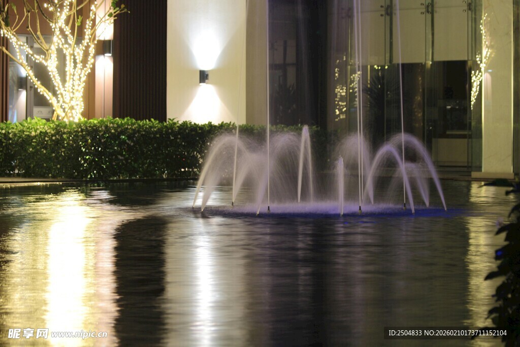 夜间喷泉景观 灯光璀璨