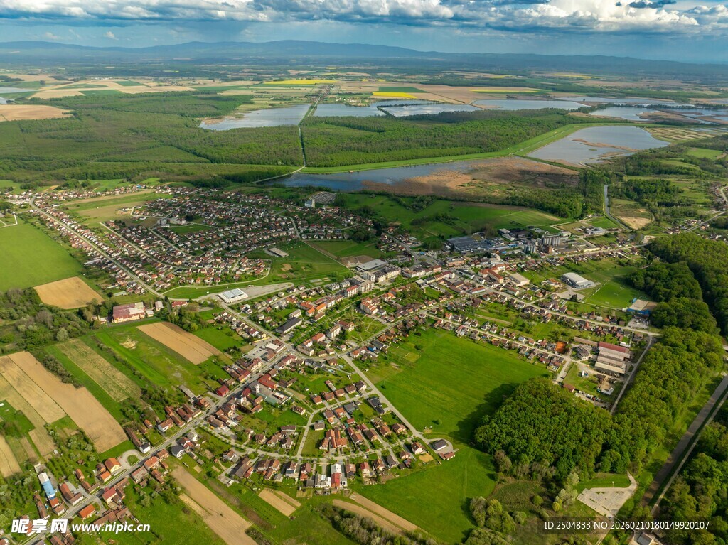俯瞰田园乡村美丽景致