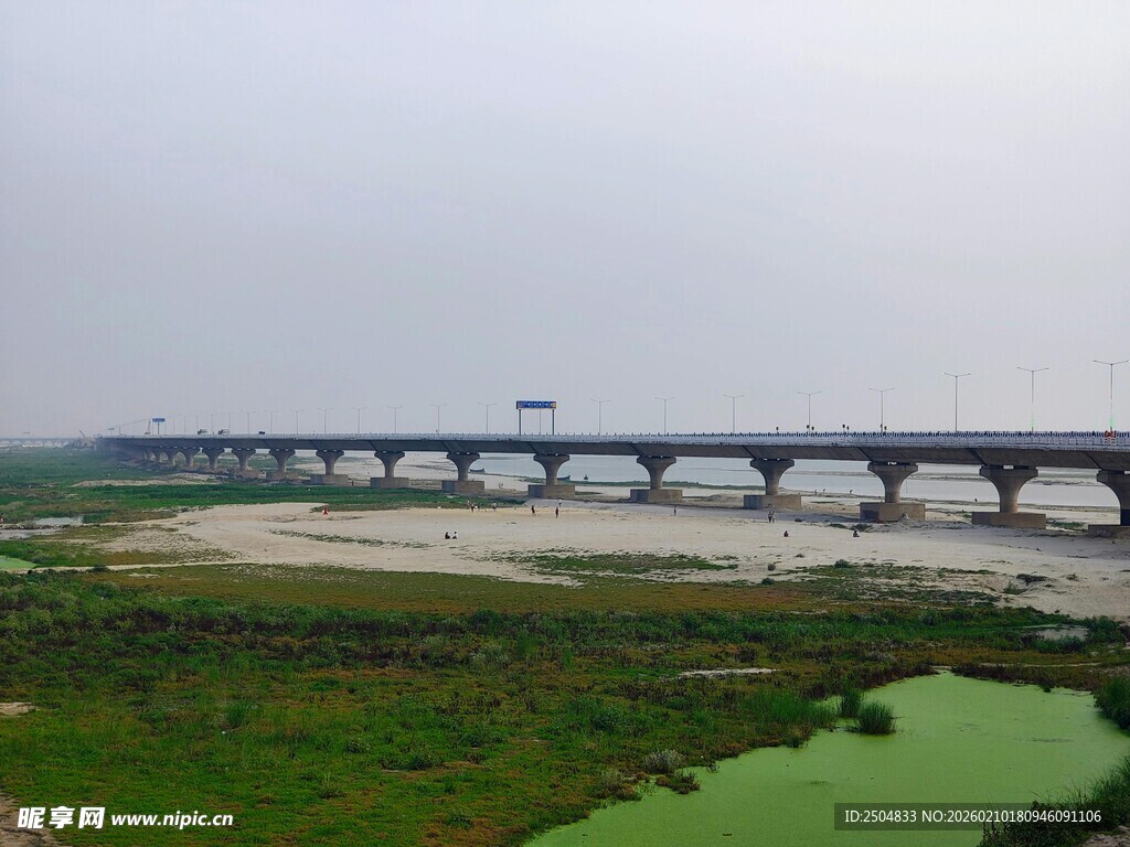 跨河大桥远景景观
