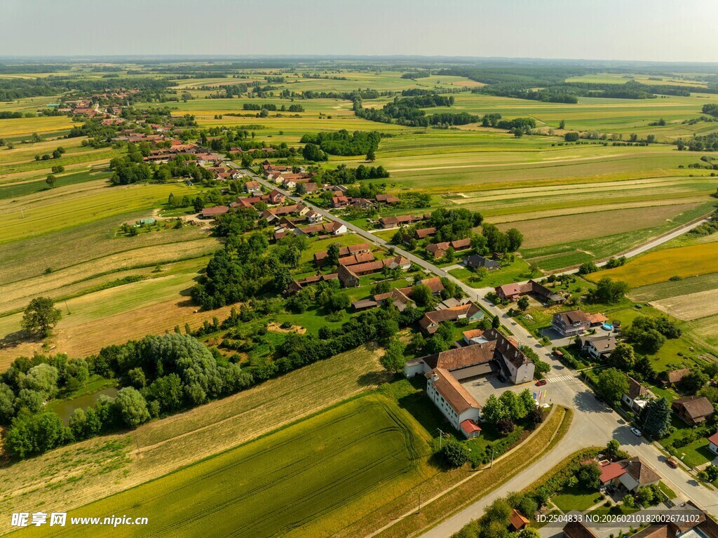 乡村田野航拍美景