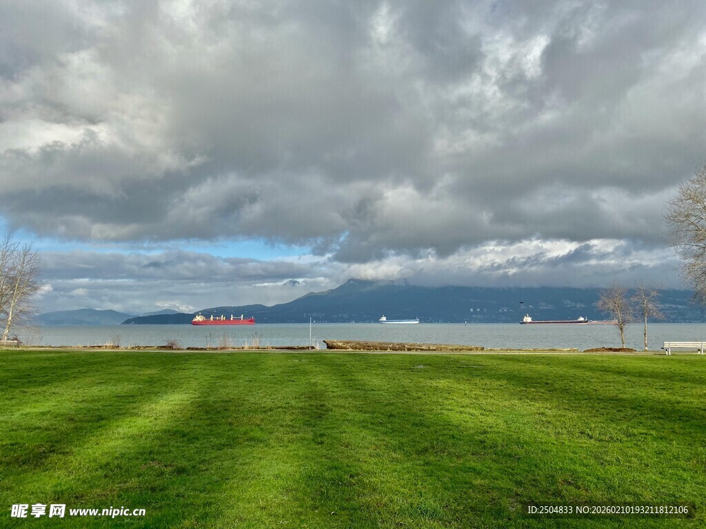 草原风光与远方景致