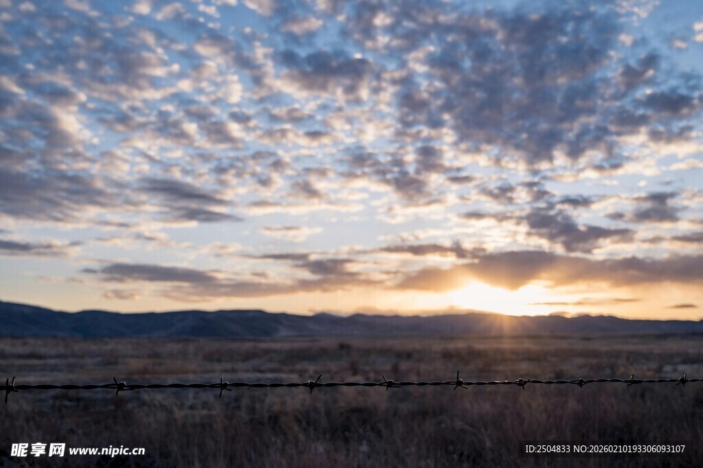 日落时分的旷野天空美景