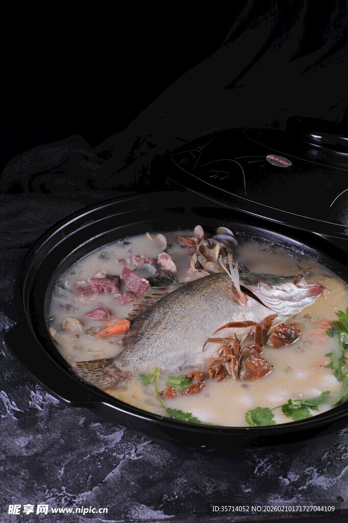 鲜香鲫鱼豆腐汤