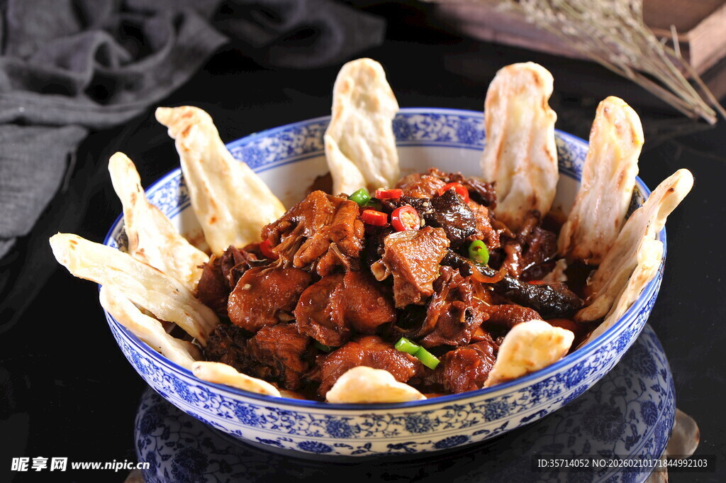 美味鸡搭配特色面饼