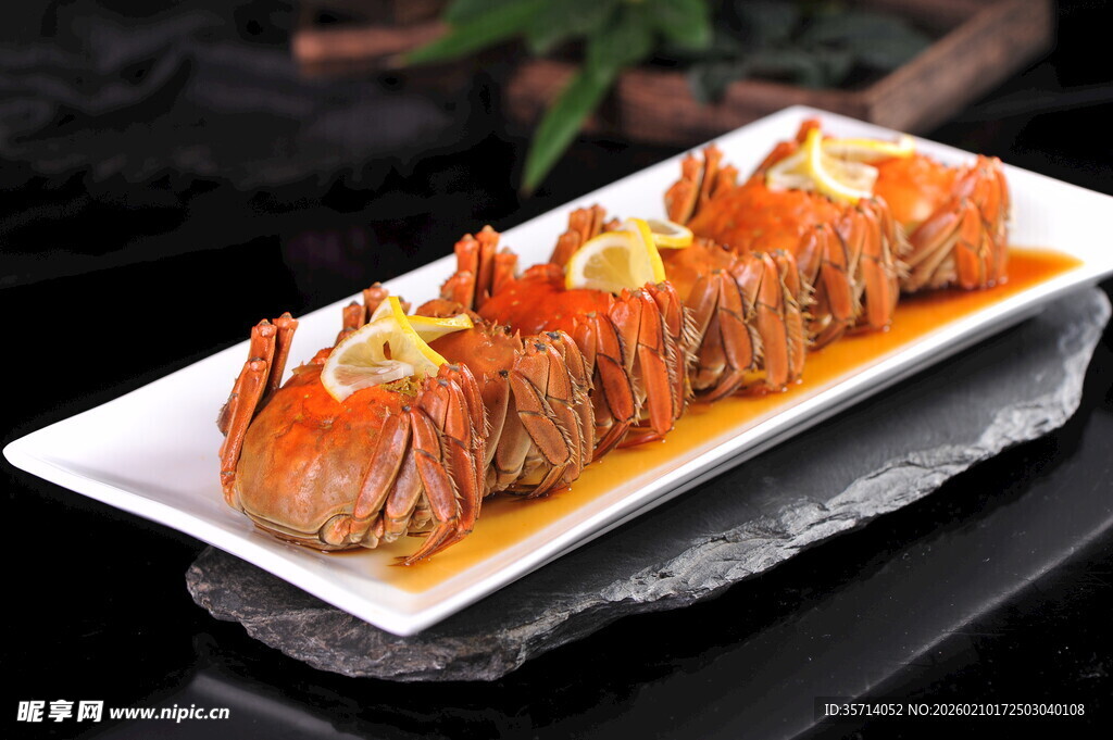 美味蒜蓉开背虾摆盘精致