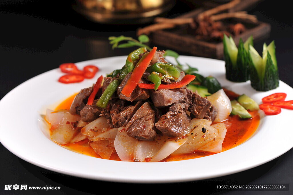 香辣牛肉配时蔬