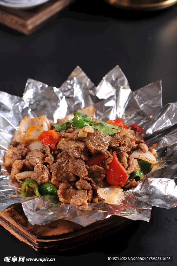 锡纸包裹的美味炒肉