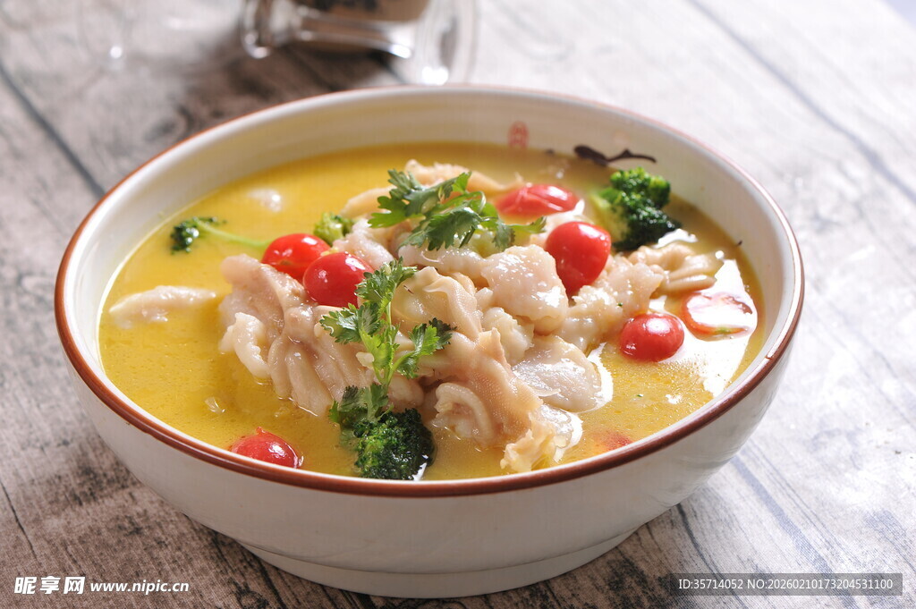 鲜香金汤风爪美食碗