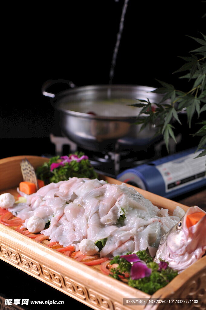 新鲜鱼片仁拼盘食材诱人