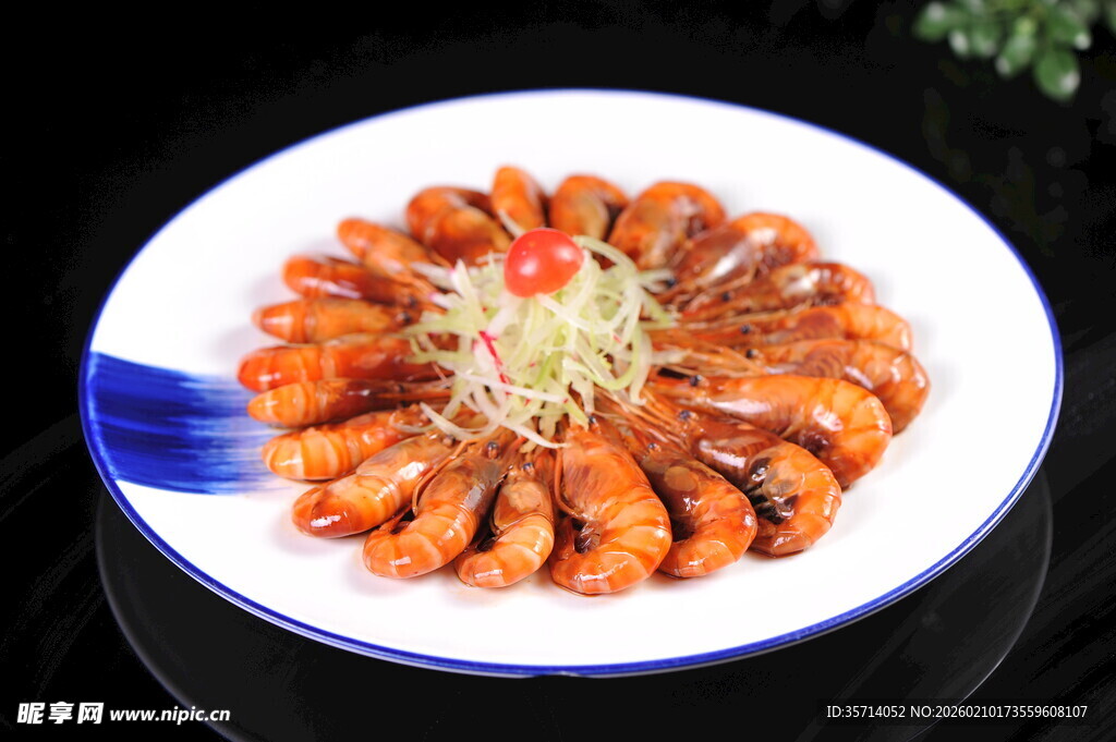 美味摆盘的蒜蓉粉丝虾