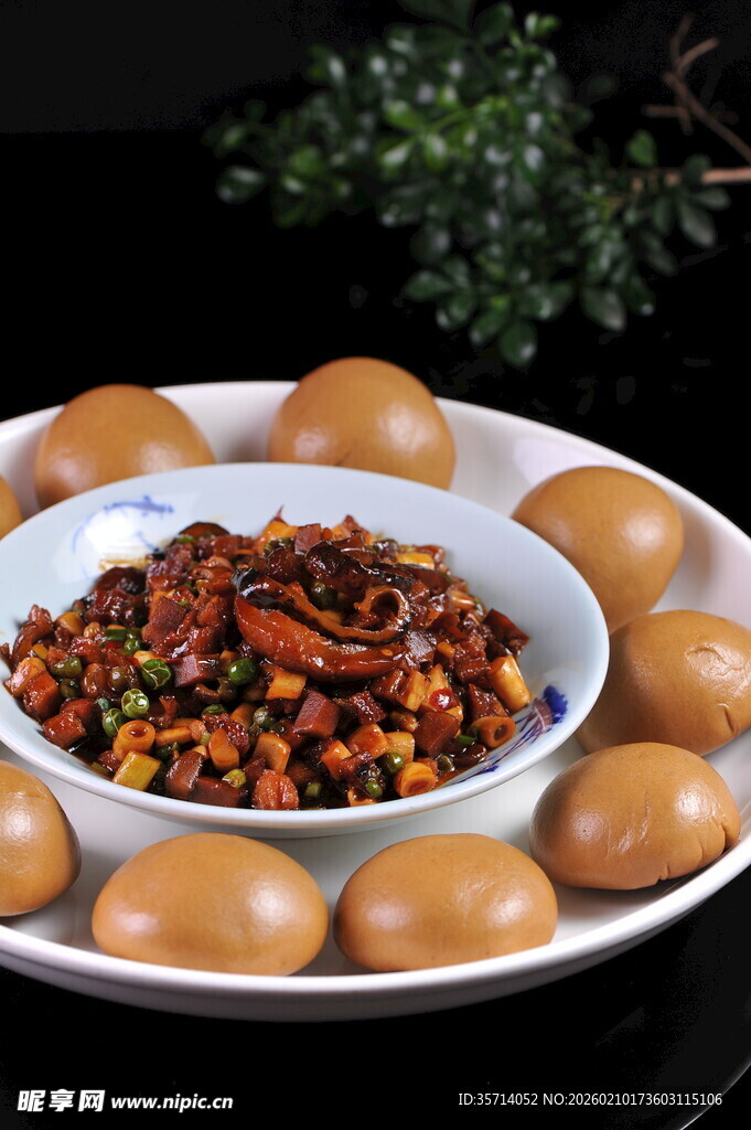 窝窝头配香辣小炒肉