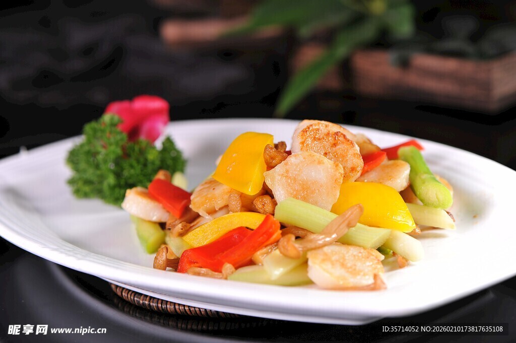 芦笋鲜菌炒澳带