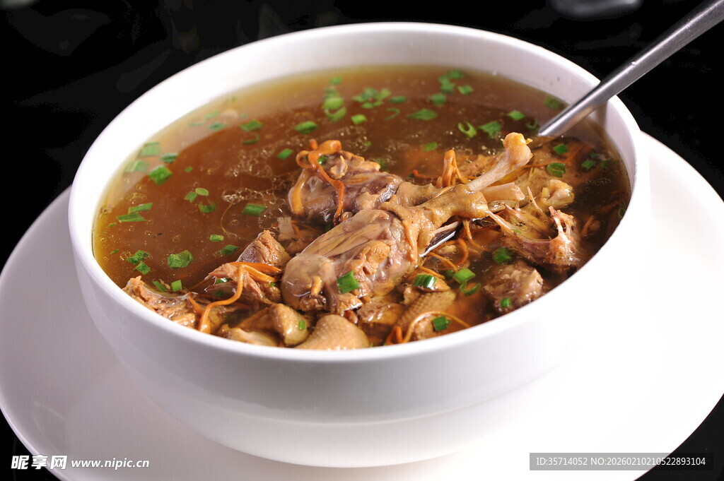 美味鲜香的鸡汤