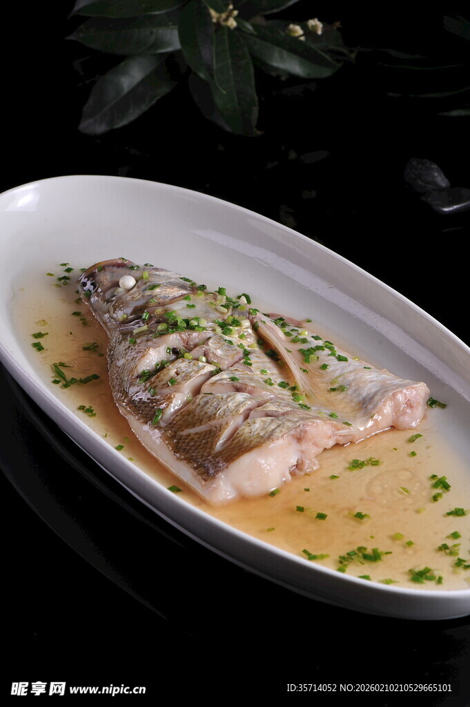 清蒸鲜鱼色泽诱人