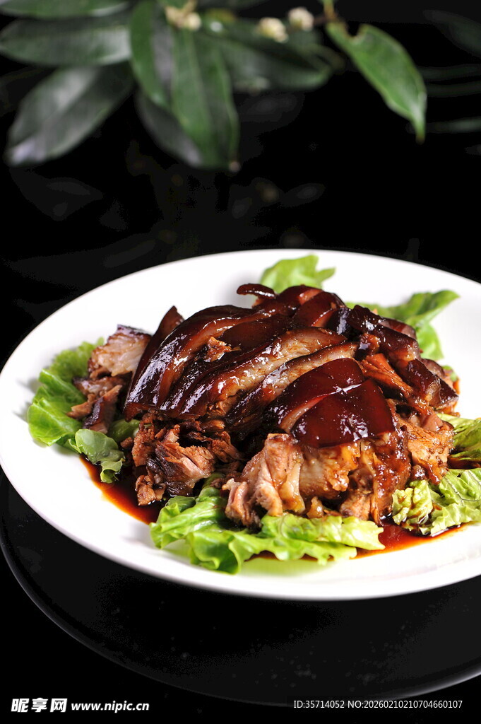 红烧排骨配青菜