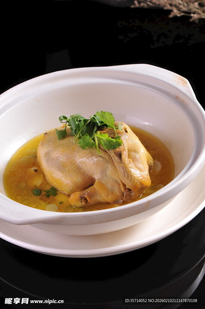 滋补鸡鲜香四溢