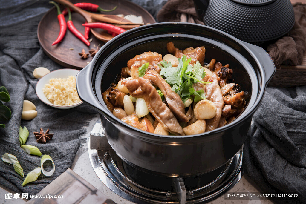 美味排骨煲鲜香诱人