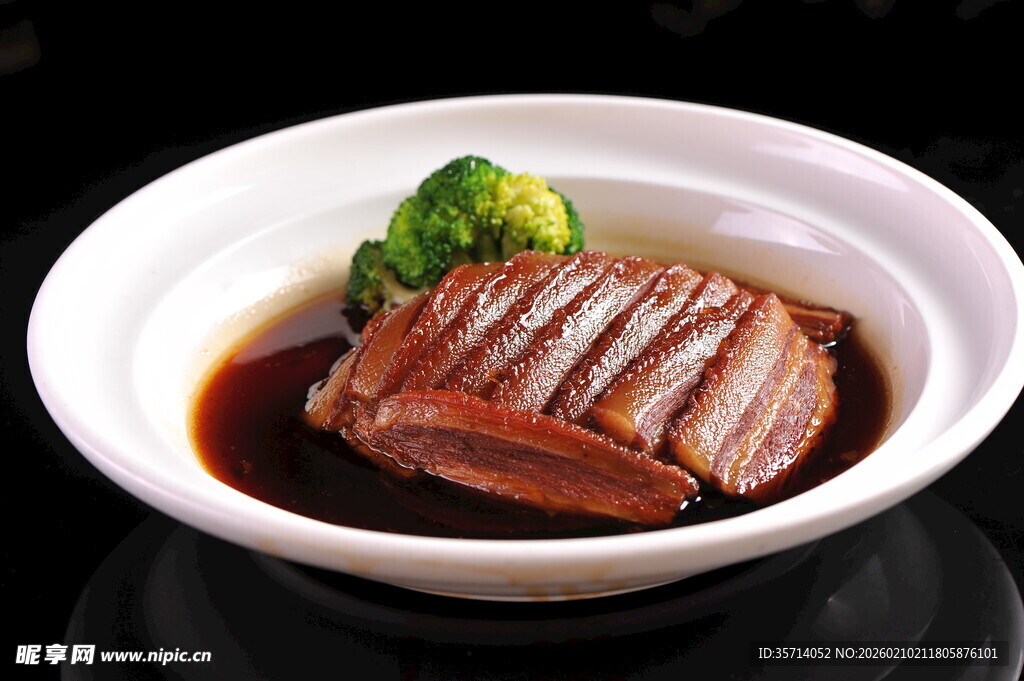 红烧扣肉配西兰花