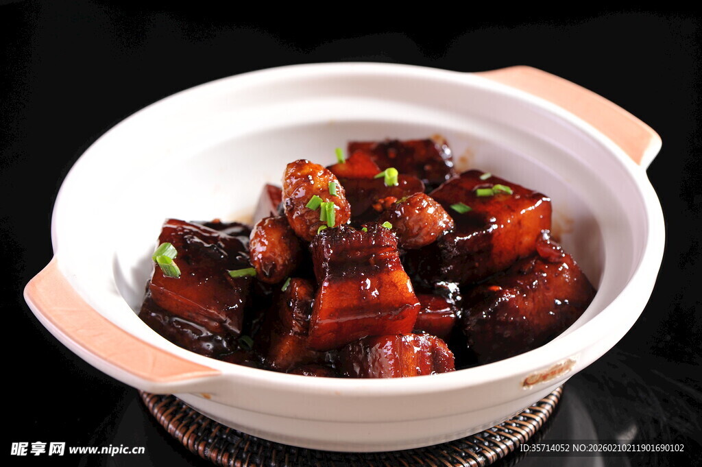 美味红烧肉砂锅菜肴