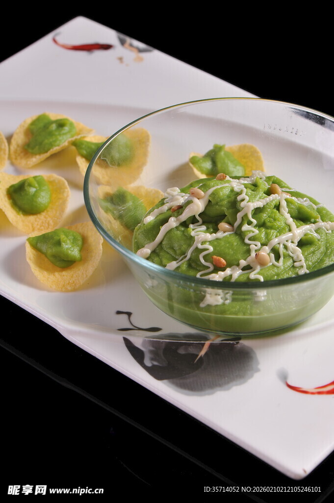 清新牛油果沙拉摆盘