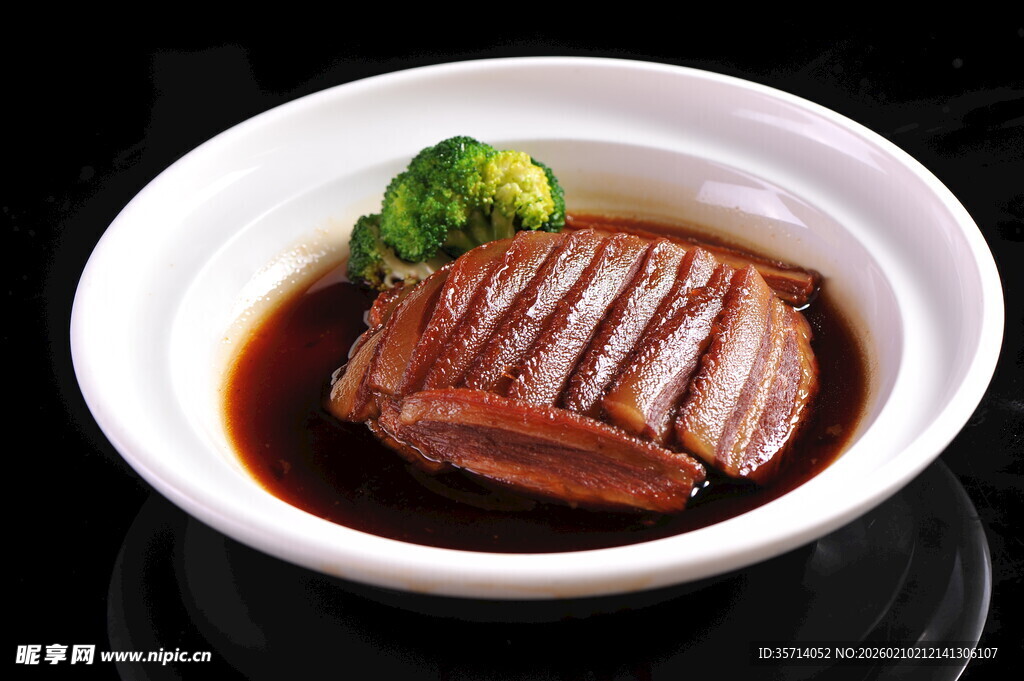 红烧扣肉配西兰花