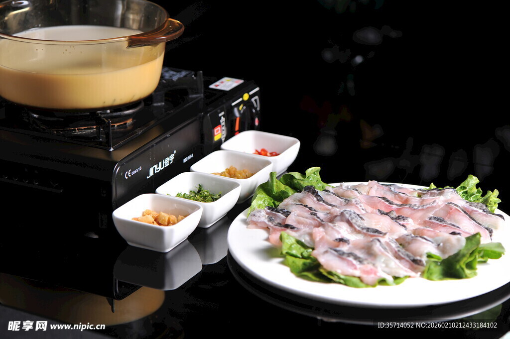 新鲜火锅食材拼盘展示