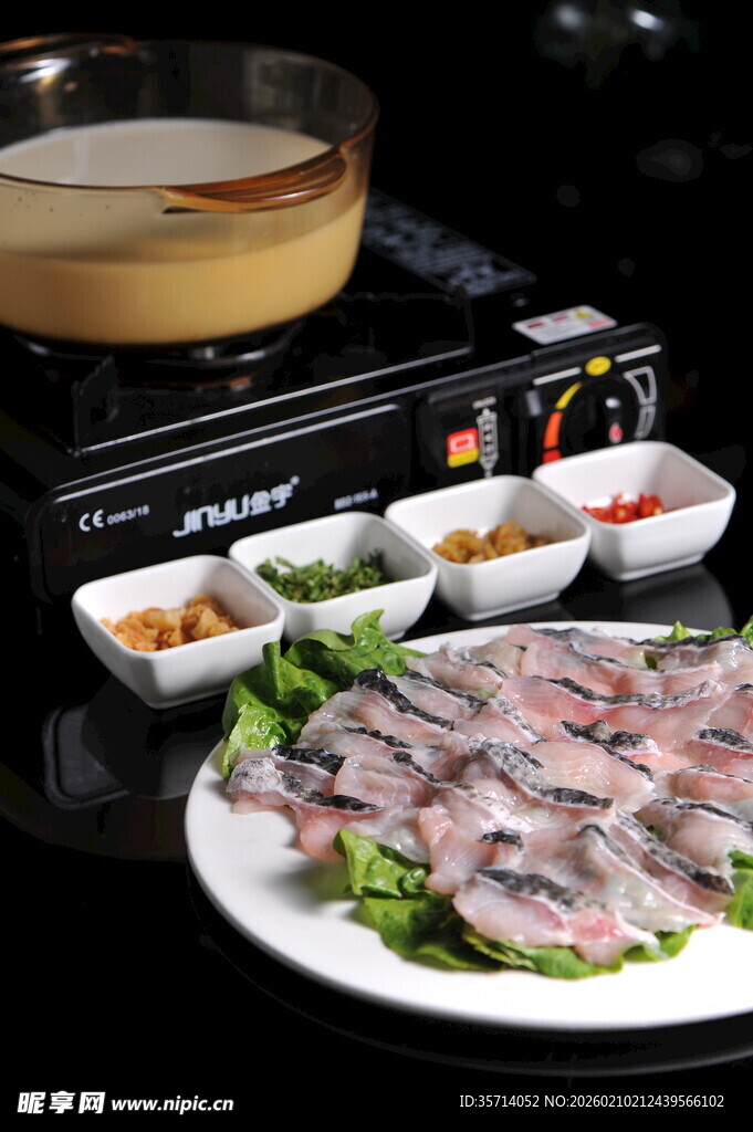 鲜鱼片火锅食材摆盘